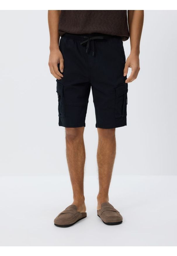 Reserved - Szorty cargo - czarny. Kolor: czarny. Materiał: bawełna
