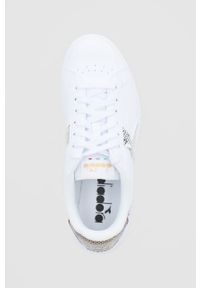 Diadora Buty kolor biały. Nosek buta: okrągły. Zapięcie: sznurówki. Kolor: biały. Materiał: guma. Obcas: na obcasie. Wysokość obcasa: niski #3
