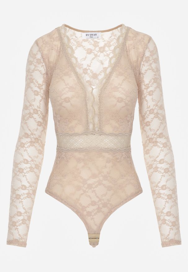 Born2be - Beżowe Koronkowe Body z Długimi Rękawami i Ozdobnym Dekoltem Nefunia. Kolor: beżowy. Materiał: koronka. Długość rękawa: długi rękaw. Długość: długie
