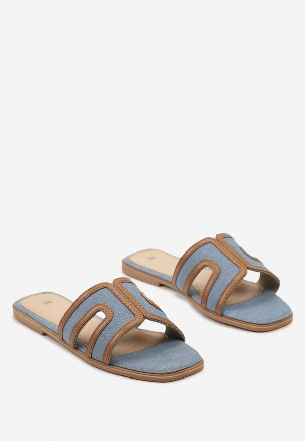 Born2be - Niebieskie Klapki na Płaskiej Podeszwie z Szerokim Paskiem z Wycięciami Starleah. Kolor: niebieski. Materiał: jeans. Sezon: lato. Obcas: na płaskiej podeszwie. Styl: wizytowy, elegancki