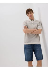 Reserved - Sweter polo w paski - beżowy. Typ kołnierza: polo. Kolor: beżowy. Materiał: dzianina, bawełna. Wzór: paski