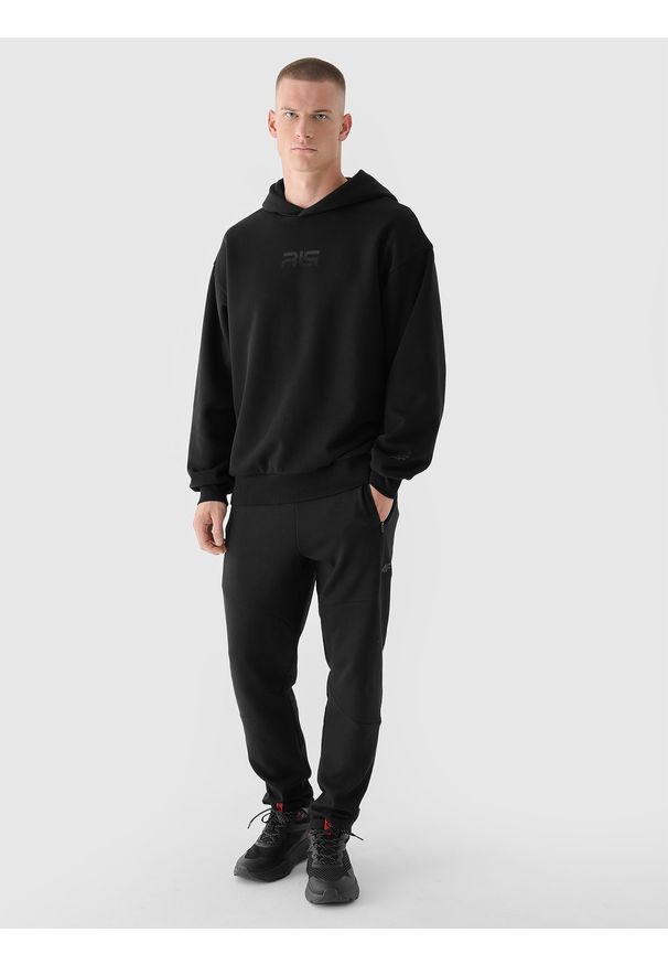 4f - 4F Bluza dresowa oversize z kapturem męska 4F x Robert Lewandowski - czarna XXL. Typ kołnierza: kaptur. Kolor: czarny. Materiał: dresówka. Wzór: gładki, nadruk, ze splotem. Styl: klasyczny