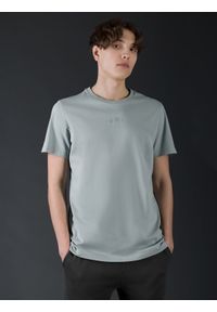 4f - T-shirt regular z bawełny organicznej męski 4F x Robert Lewandowski. Kolor: niebieski. Materiał: bawełna. Długość: długie. Wzór: aplikacja, nadruk