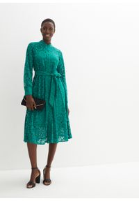 bonprix - Sukienka szmizjerka koronkowa z halką i wiązanym paskiem (3 części). Kolor: zielony. Materiał: koronka. Typ sukienki: szmizjerki. Styl: elegancki #1