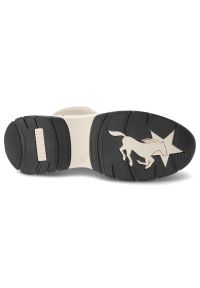 Białe Botki Mustang Ocieplane Obuwie Damskie. Okazja: na co dzień. Zapięcie: zamek. Kolor: biały. Materiał: syntetyk, materiał. Styl: casual #2