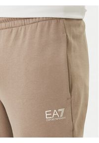 EA7 Emporio Armani Dres 7M001610 AF12451 U6167 Beżowy Regular Fit. Kolor: beżowy. Materiał: bawełna #3