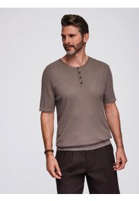 Ombre Clothing - T-shirt męski dzianinowy z guzikami przy dekolcie – popielaty V4 - Rozmiar: XL. Okazja: na co dzień. Kolor: szary. Materiał: dzianina. Wzór: paski. Styl: elegancki, casual #1