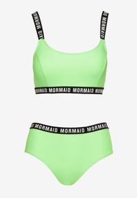 Renee - Jasnozielone Bikini Majtki Typu Figi i Sportowa Góra Ozdobione Napisami Nevoneira. Kolor: zielony. Wzór: aplikacja, napisy