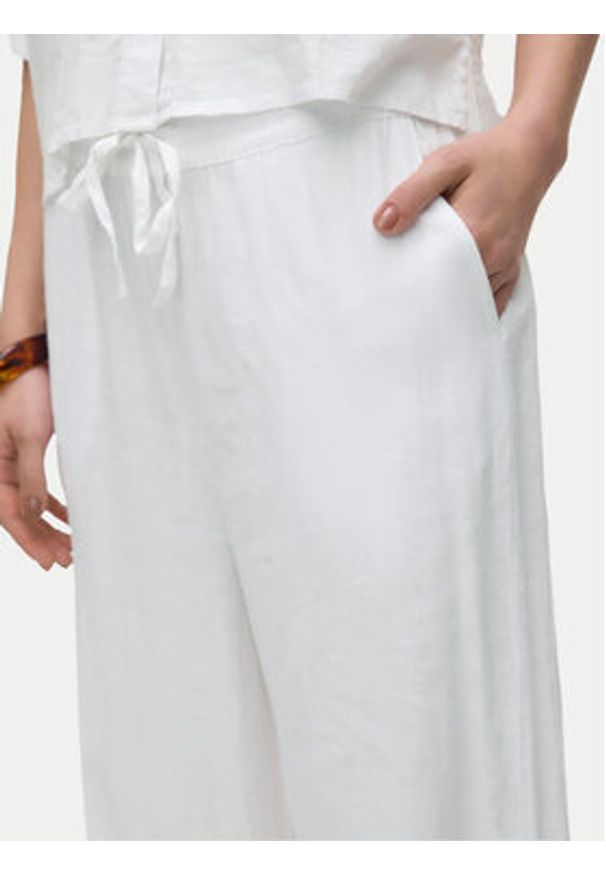Vero Moda Spodnie materiałowe Linn 10305091 Biały Loose Fit. Kolor: biały. Materiał: len, wiskoza