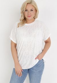 Born2be - Biała Bluzka Agametrius. Kolekcja: plus size. Kolor: biały. Materiał: dzianina. Długość rękawa: krótki rękaw. Długość: krótkie. Wzór: haft. Sezon: lato. Styl: boho #1