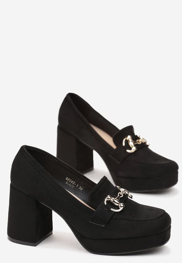 Born2be - Czarne Czółenka na Kwadratowym Słupku i Platformie z Metalową Ozdobą Nephone. Kolor: czarny. Wzór: aplikacja. Obcas: na platformie. Wysokość obcasa: średni