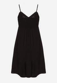 Born2be - Czarna Sukienka z Wiskozy na Cienkich Ramiączkach z Regulacją Ozdobiona Lampasem i Haftem Nelrissa. Okazja: na imprezę. Typ kołnierza: dekolt w kształcie V. Kolor: czarny. Materiał: wiskoza. Długość rękawa: na ramiączkach. Wzór: aplikacja, haft #6