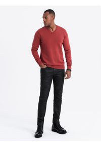 Ombre Clothing - Sweter męski washowany z dekoltem w serek - czerwony V3 - Rozmiar: L. Typ kołnierza: dekolt w serek. Kolor: czerwony. Materiał: bawełna #4