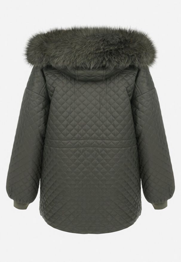 Born2be - Ciemnozielona Kurtka z Futrzanym Kapturem i Drobnym Pikowaniem Esdrage. Kolor: zielony. Materiał: futro. Wzór: jednolity. Sezon: jesień, wiosna