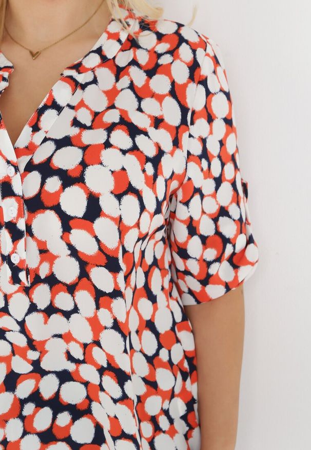 Born2be - Pomarańczowo-Biała Bluzka z Trójkątnym Dekoltem w Fantazyjny Print Anola. Okazja: na co dzień, do pracy. Kolor: pomarańczowy. Wzór: nadruk. Styl: casual