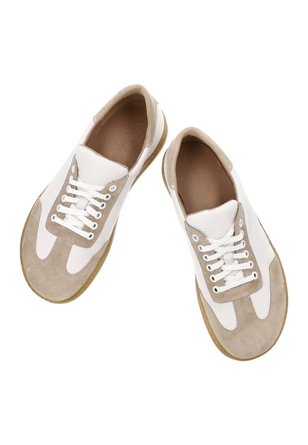 Półbuty męskie Wasak Barefoot, ze skóry naturalnej na płaskiej podeszwie sznurowane, biało-beżowe, 248. Okazja: na co dzień. Kolor: biały. Materiał: skóra. Wzór: grochy. Obcas: na płaskiej podeszwie. Styl: casual, klasyczny, elegancki