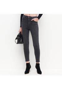 Reserved - Jeansy slim z wysokim stanem - Szary. Stan: podwyższony. Kolor: szary. Materiał: jeans #1