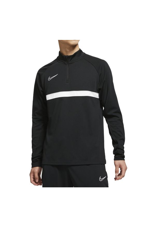Koszulka męska piłkarska Nike Academy CW6110. Typ kołnierza: kołnierzyk stójkowy. Materiał: materiał, poliester, tkanina. Długość rękawa: długi rękaw. Technologia: Dri-Fit (Nike). Długość: długie. Sport: piłka nożna