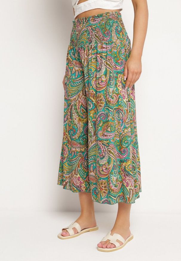 Born2be - Zielone Bawełniane Spodnie Kuloty z Wzorem Paisley Tarrisa. Okazja: na co dzień. Kolor: zielony. Materiał: bawełna. Wzór: paisley. Styl: casual, elegancki