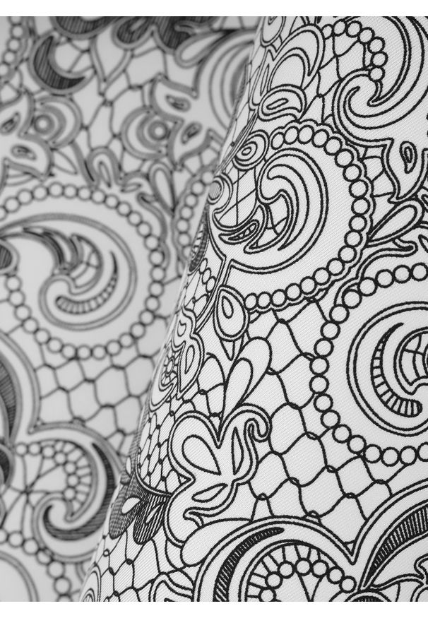 Pako Lorente - PAKO LORENTE – Jedwabna czarna poszetka we wzór. Kolor: czarny. Materiał: jedwab