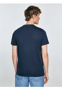 Big-Star - Koszulka męska z nadrukiem granatowa Briss 403. Okazja: na co dzień. Kolor: niebieski. Materiał: jeans, skóra, bawełna. Wzór: nadruk. Styl: vintage, casual, klasyczny #5