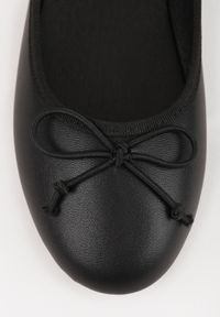 Renee - Czarne Balerinki Nospe. Nosek buta: okrągły. Zapięcie: bez zapięcia. Kolor: czarny. Szerokość cholewki: normalna. Wzór: aplikacja #2