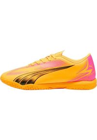 Buty piłkarskie męskie Puma Ultra Play It. Kolor: różowy. Materiał: materiał, syntetyk. Sport: piłka nożna #1