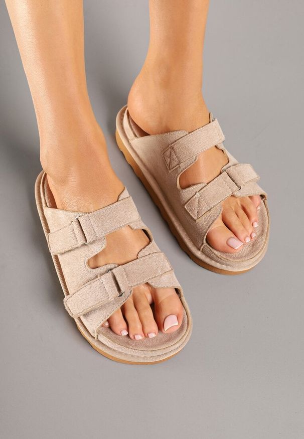 Born2be - Beżowe Klapki na Grubej Podeszwie z Dwoma Paskami Falgis. Kolor: beżowy. Materiał: jeans. Sezon: lato. Obcas: na obcasie. Wysokość obcasa: niski