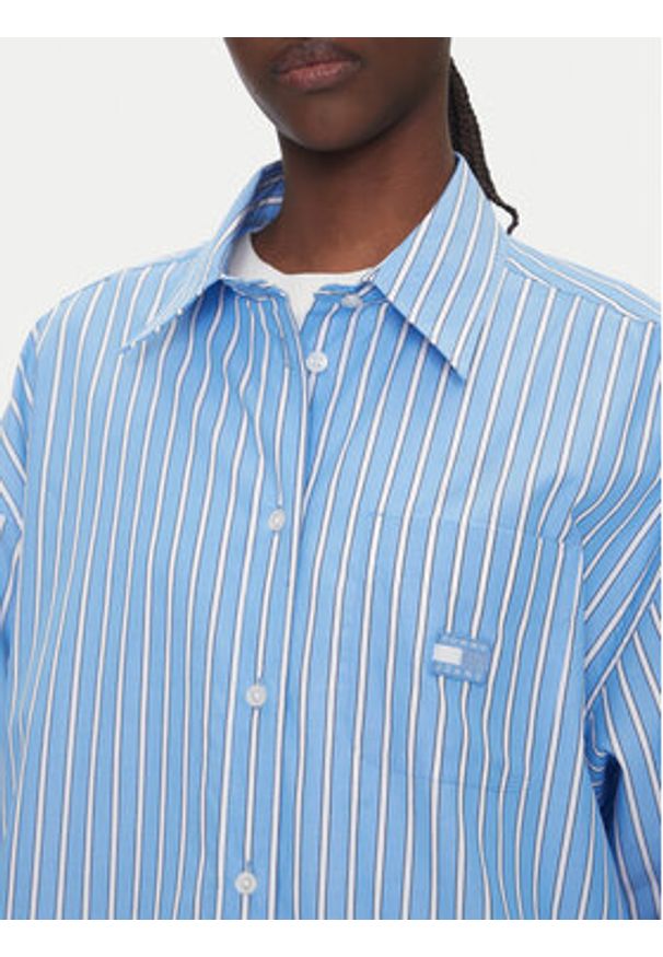 Tommy Jeans Sukienka koszulowa DW0DW21122 Niebieski Relaxed Fit. Kolor: niebieski. Materiał: bawełna. Typ sukienki: koszulowe