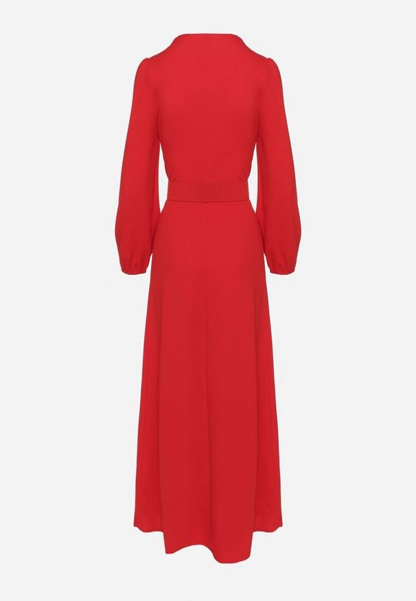 Born2be - Czerwona Rozkloszowana Sukienka Ozdobiona Paskiem w Talii Felirith. Okazja: na imprezę, na co dzień. Typ kołnierza: dekolt w kształcie V. Kolor: czerwony. Wzór: aplikacja. Typ sukienki: rozkloszowane. Styl: casual, elegancki