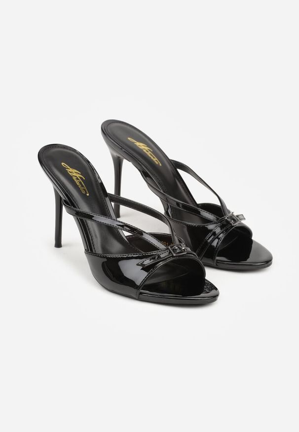 Born2be - Czarne Lakierowane Klapki na Szpilce Zdobione Paskami i Klamerką Hemdithas. Okazja: na wesele, na co dzień, na ślub cywilny. Kolor: czarny. Materiał: lakier. Wzór: aplikacja. Obcas: na szpilce. Styl: wizytowy, casual