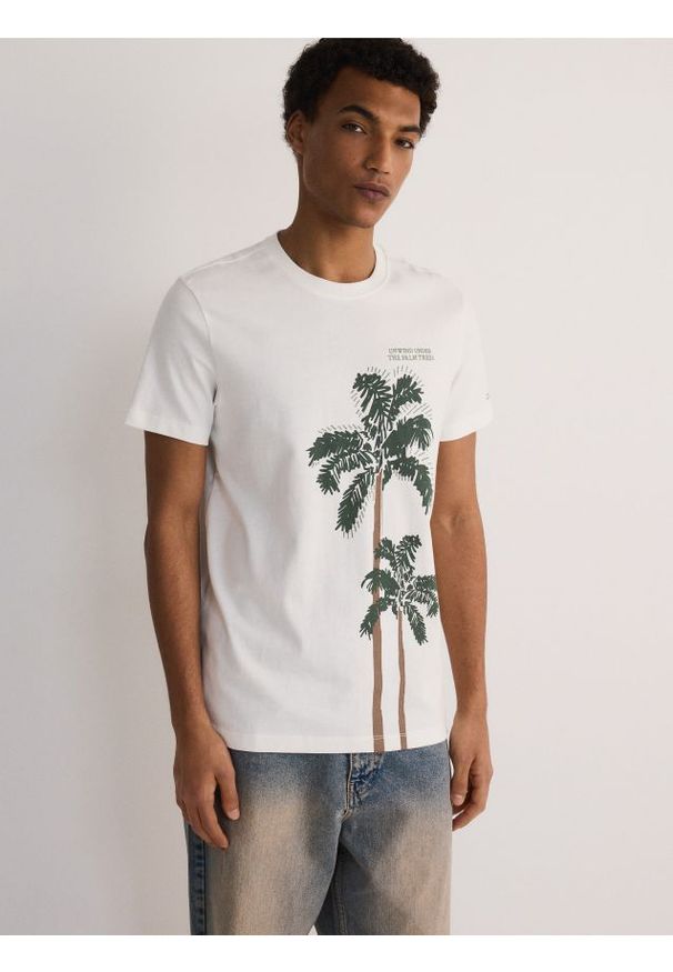 Reserved - T-shirt regular z nadrukiem - złamana biel. Materiał: bawełna, dzianina. Wzór: nadruk