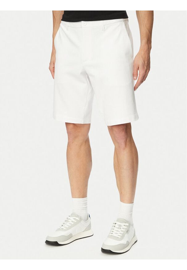 BOSS Szorty materiałowe 50511436 Biały Regular Fit. Kolor: biały. Materiał: syntetyk