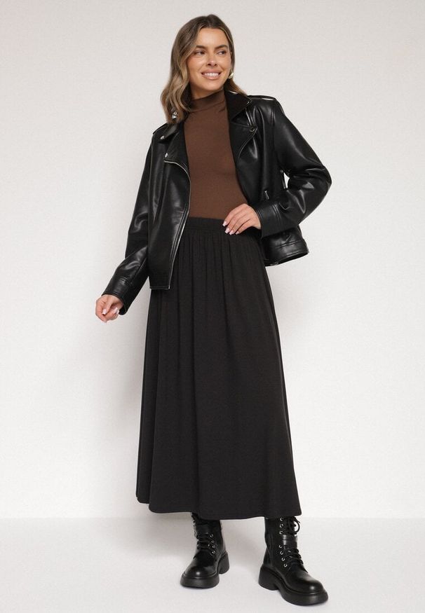 Born2be - Czarna Bawełniana Spódnica o Rozkloszowanym Kroju Tusnara. Kolor: czarny. Materiał: bawełna