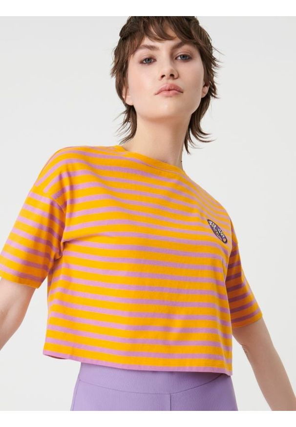 Sinsay - Crop top z haftem - wielobarwny. Materiał: bawełna. Wzór: haft