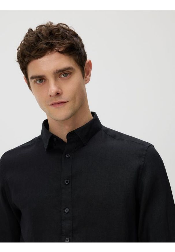 Reserved - Lniana koszula regular fit - czarny. Kolor: czarny. Materiał: len