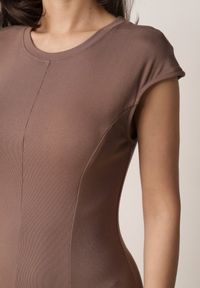 Born2be - Brązowa Rozkloszowana Bawełniana Sukienka Dzianinowa Mahanaim. Okazja: do pracy, na co dzień. Kolor: brązowy. Materiał: bawełna, dzianina. Wzór: ażurowy. Typ sukienki: proste, rozkloszowane. Styl: elegancki, casual #5