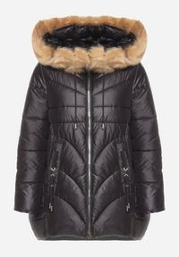 Born2be - Czarna Pikowana Kurtka o Trapezowym Kroju z Kapturem i Odpinanym Futerkiem Deolaine. Okazja: na co dzień. Typ kołnierza: kaptur. Kolor: czarny. Materiał: futro. Długość rękawa: długi rękaw. Długość: długie. Styl: casual, elegancki #8