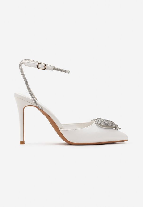 Renee - Białe Sandały na Szpilce z Noskiem w Szpic Ozdobione Sercem z Cyrkonii Dybala. Kolor: biały. Wzór: aplikacja. Obcas: na szpilce. Styl: elegancki