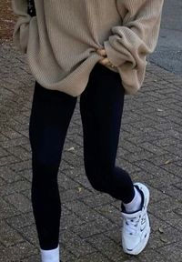 Renee - Czarne Sportowe Legginsy High Waist Quarefia. Stan: podwyższony. Kolor: czarny. Materiał: materiał. Długość: długie. Styl: sportowy