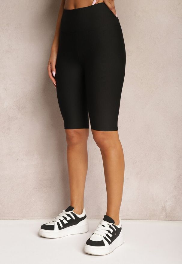 Renee - Czarne Szorty Typu Kolarki High Waist z Prążkowanego Materiału Vimara. Stan: podwyższony. Kolor: czarny. Materiał: materiał, prążkowany. Sezon: lato