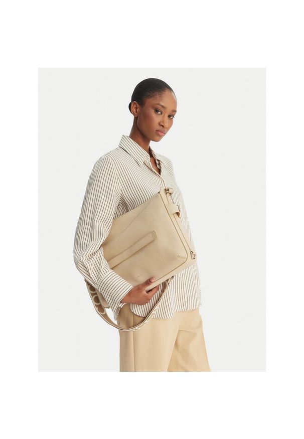 Torebka Coccinelle. Kolor: beżowy