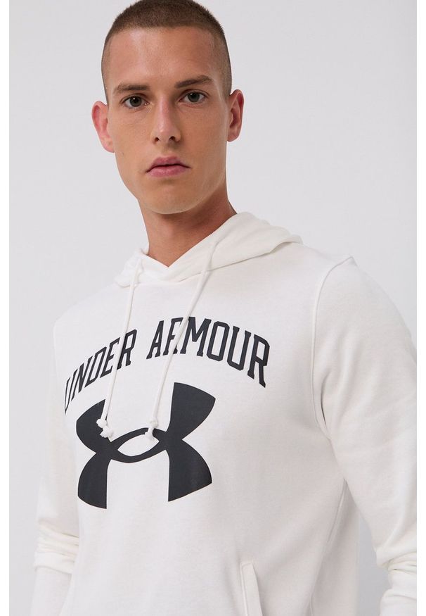Under Armour Bluza 1361559 męska kolor biały z kapturem z nadrukiem. Okazja: na co dzień. Typ kołnierza: kaptur. Kolor: biały. Wzór: nadruk. Styl: casual