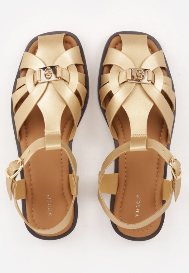 Born2be - Złote Sandały VICES z Przeplatanymi Paskami i Elegancką Aplikacją Peticea. Okazja: na co dzień. Zapięcie: pasek. Kolor: złoty. Materiał: jeans. Wzór: aplikacja. Sezon: lato. Styl: elegancki