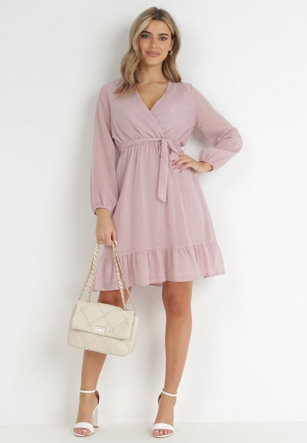 Born2be - Różowa Sukienka Pronestra. Kolor: różowy. Materiał: materiał, tkanina. Wzór: gładki. Typ sukienki: kopertowe. Styl: elegancki. Długość: mini