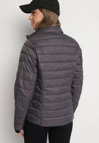 Born2be - Ciemnoszara Pikowana Kurtka w Klasycznym Stylu Nelaniel. Okazja: na co dzień. Kolor: szary. Materiał: jeans. Styl: klasyczny #6