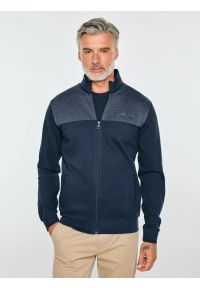 Big-Star - bluza męska ze stójką granatowa joe 403. Okazja: na co dzień. Typ kołnierza: kołnierzyk stójkowy. Kolor: niebieski. Materiał: bawełna, jeans. Wzór: aplikacja, melanż, nadruk. Sezon: zima, jesień. Styl: casual, klasyczny #1