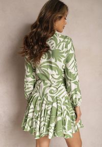 Renee - Zielona Sukienka Mini o Rozkloszowanym Fasonie z Paskiem i Oryginalnym Wzorem Grinia. Kolor: zielony. Wzór: aplikacja. Typ sukienki: koszulowe. Długość: mini #3