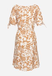 Born2be - Beżowa Bawełniana Sukienka w Ornamentalne Rośliny z Wiązaniem Przy Rękawach Tosvena. Okazja: na spacer, na imprezę, na co dzień. Kolor: beżowy. Materiał: bawełna. Styl: casual, elegancki #2