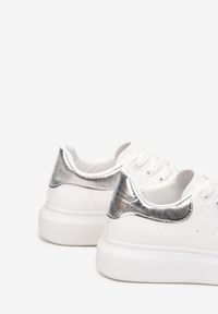 Born2be - Biało-Srebrne Sneakersy Phoebia. Nosek buta: okrągły. Kolor: biały. Szerokość cholewki: normalna